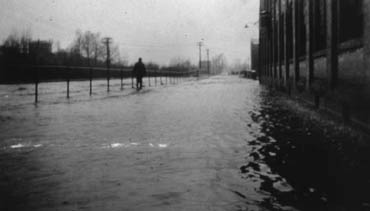 Flooded streets along Park Row, Cedar Creek, Woodstock