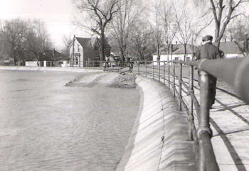 West London Dyke during the April 1947 Flood